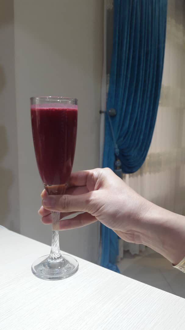 آب انار ترش خانگی لاهیجان در بطری نیم لیتری